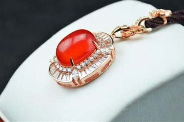 紅玉髓和紅瑪瑙哪個(gè)值錢 紅玉髓是玉石嗎 紅玉髓和紅瑪瑙哪個(gè)值錢 紅玉髓是玉石嗎