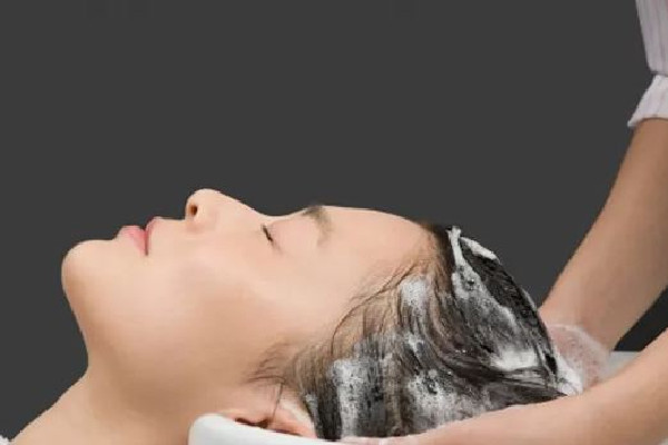 頭發(fā)水療會(huì)損傷發(fā)質(zhì)嗎 頭發(fā)水療對(duì)身體有害嗎 頭發(fā)水療會(huì)損傷發(fā)質(zhì)嗎 頭發(fā)水療對(duì)身體有害嗎