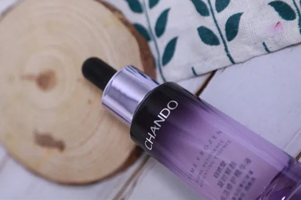 自然堂小紫瓶精華液可以收縮毛孔嗎 自然堂小紫瓶精華液是晚上用還是白天用 自然堂小紫瓶精華液可以收縮毛孔嗎 自然堂小紫瓶精華液是晚上用還是白天用