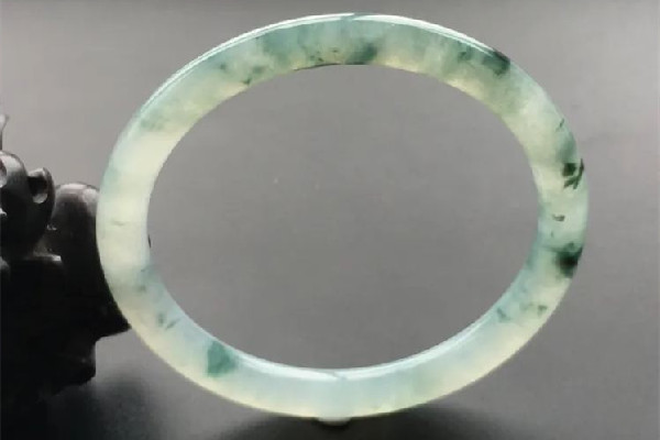 飄花翡翠手鐲有假嗎 飄花翡翠手鐲怎么看真假好壞 飄花翡翠手鐲有假嗎 飄花翡翠手鐲怎么看真假好壞