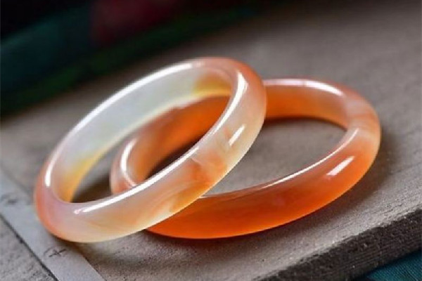 玉髓手鐲要天天泡水嗎 玉髓手鐲泡水泡多久 玉髓手鐲要天天泡水嗎 玉髓手鐲泡水泡多久