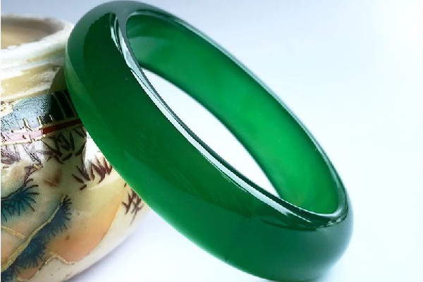 玉髓手鐲對身體好嗎 玉髓手鐲的功效和作用 玉髓手鐲對身體好嗎 玉髓手鐲的功效和作用