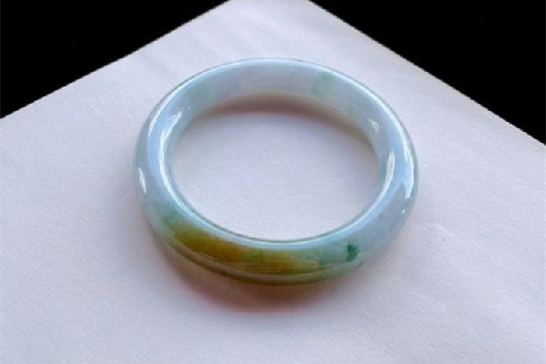 翡翠手鐲要一直戴著不能脫嗎 翡翠手鐲戴多久有靈性 翡翠手鐲要一直戴著不能脫嗎 翡翠手鐲戴多久有靈性