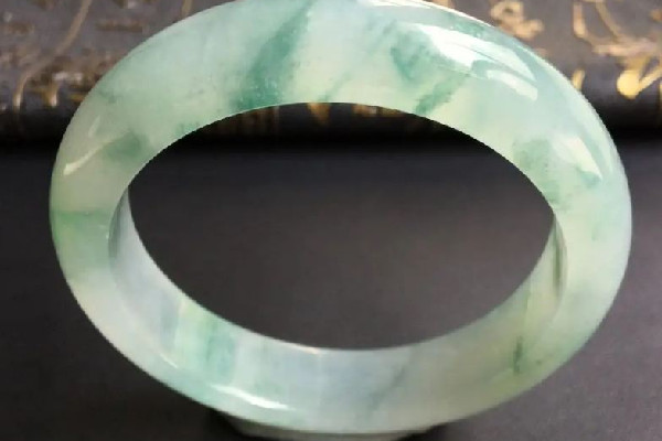 飄花手鐲是飄花越多越貴嗎 飄花手鐲的飄花會擴散嗎 飄花手鐲是飄花越多越貴嗎 飄花手鐲的飄花會擴散嗎