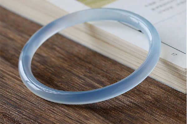 玉髓手鐲要天天泡水嗎 玉髓手鐲泡水泡多久 玉髓手鐲要天天泡水嗎 玉髓手鐲泡水泡多久