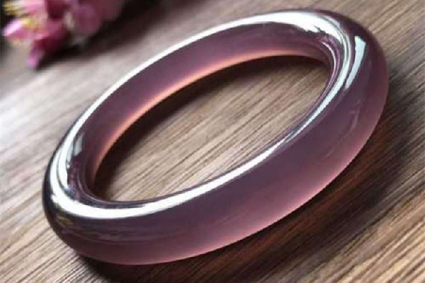 玉髓手鐲對身體好嗎 玉髓手鐲的功效和作用 玉髓手鐲對身體好嗎 玉髓手鐲的功效和作用