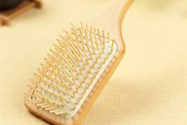 氣墊梳上的污垢怎么清理 氣墊梳多久清洗一次 氣墊梳上的污垢怎么清理 氣墊梳多久清洗一次