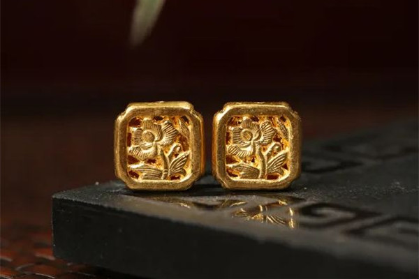 古法黃金手鐲是實心的嗎 古法黃金手鐲工藝費一般是多少錢 古法黃金手鐲是實心的嗎 古法黃金手鐲工藝費一般是多少錢