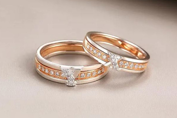 婚戒和對(duì)戒一定都要買嗎 婚戒是戴在哪個(gè)手指 婚戒和對(duì)戒一定都要買嗎 婚戒是戴在哪個(gè)手指