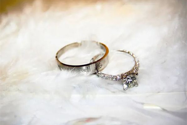 婚戒有點大怎么處理 婚戒怎么選 婚戒有點大怎么處理 婚戒怎么選