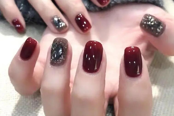 甲油膠干了怎么稀釋 甲油膠干了為什么有點粘 甲油膠干了怎么稀釋 甲油膠干了為什么有點粘