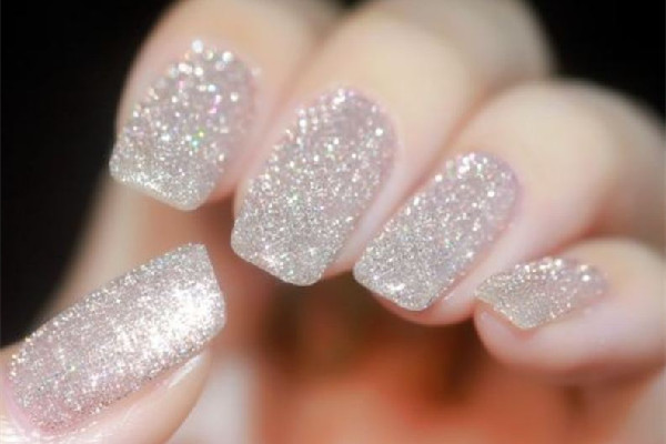 甲油膠有顆粒雜質(zhì)怎么回事 甲油膠有顆粒雜質(zhì)怎么補(bǔ)救 甲油膠有顆粒雜質(zhì)怎么回事 甲油膠有顆粒雜質(zhì)怎么補(bǔ)救