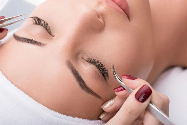 江漢路步行街KOLYBEAUTY寇寇美甲美容美睫韓式定妝店做睫毛會(huì)難受嗎 做睫毛需要多長(zhǎng)時(shí)間