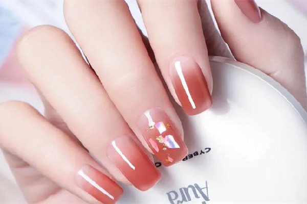 甲油膠怎么選比較好 甲油膠有什么成分不好 甲油膠怎么選比較好 甲油膠有什么成分不好