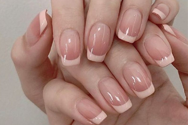 法式美甲用彩繪膠還是甲油膠 法式美甲用什么顏色打底 法式美甲用彩繪膠還是甲油膠 法式美甲用什么顏色打底