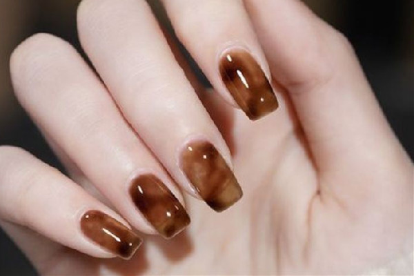 甲油膠有顆粒雜質(zhì)怎么回事 甲油膠有顆粒雜質(zhì)怎么補(bǔ)救 甲油膠有顆粒雜質(zhì)怎么回事 甲油膠有顆粒雜質(zhì)怎么補(bǔ)救