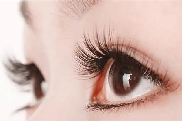 江漢路步行街KOLYBEAUTY寇寇美甲美容美睫韓式定妝店做睫毛會(huì)難受嗎 做睫毛需要多長(zhǎng)時(shí)間