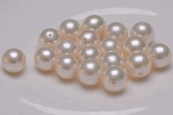 淡水珍珠和珍珠貝母哪個好 淡水珍珠什么顏色最珍貴