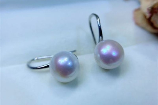 海水珍珠和淡水珍珠肉眼怎么區(qū)分 海水珍珠是天然的還是養(yǎng)殖的