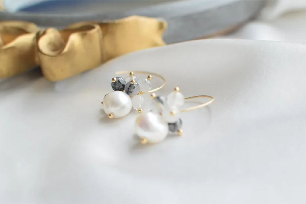 巴洛克珍珠的寓意和象征 巴洛克珍珠適合什么人戴 巴洛克珍珠的寓意和象征 巴洛克珍珠適合什么人戴