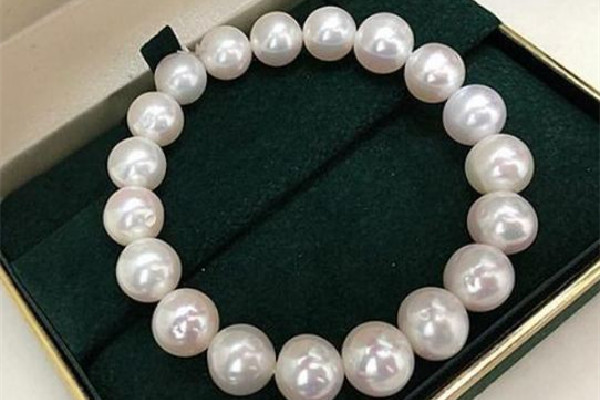 珍珠手鏈戴左手還是右手 珍珠手鏈戴久了會怎么樣 珍珠手鏈戴左手還是右手 珍珠手鏈戴久了會怎么樣