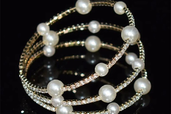 珍珠手鏈可以戴著睡覺嗎 珍珠手鏈戴久了會磨壞嗎 珍珠手鏈可以戴著睡覺嗎 珍珠手鏈戴久了會磨壞嗎