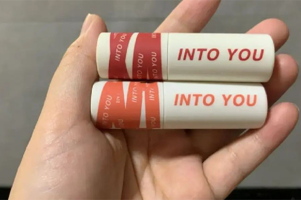 唇泥可以用洗面奶洗掉嗎 唇泥用什么卸妝 唇泥可以用洗面奶洗掉嗎 唇泥用什么卸妝