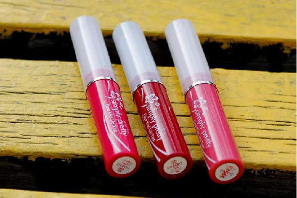 唇蜜是護(hù)唇的嗎 唇蜜屬于化妝品嗎 唇蜜是護(hù)唇的嗎 唇蜜屬于化妝品嗎