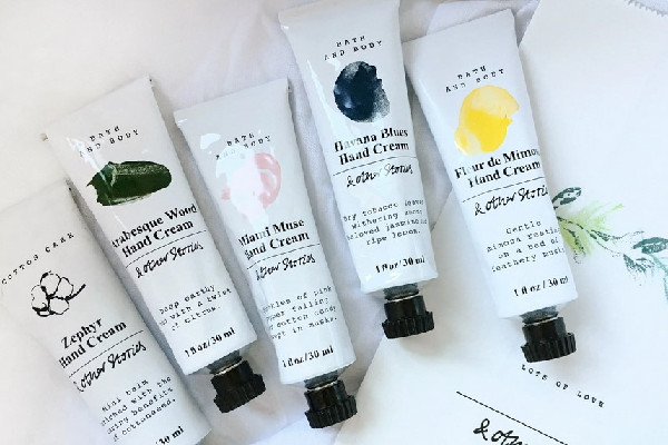 護(hù)手霜涂多了有副作用嗎 護(hù)手霜涂脖子會怎樣 護(hù)手霜涂多了有副作用嗎 護(hù)手霜涂脖子會怎樣