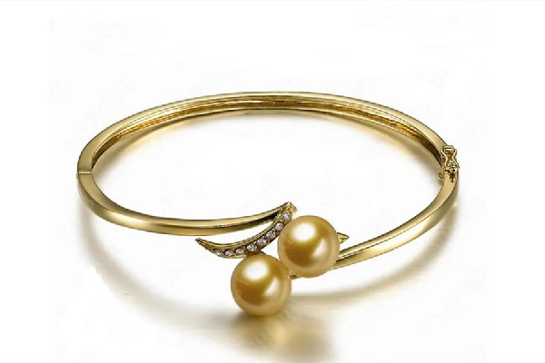 手鐲可以一直帶著不取嗎 手鐲戴多久會(huì)變潤(rùn) 手鐲可以一直帶著不取嗎 手鐲戴多久會(huì)變潤(rùn)