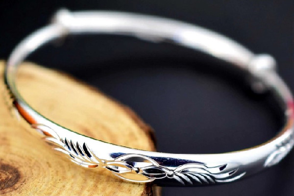 手鐲怎么量自己的尺寸 手鐲買活口的好還是整體的好 手鐲怎么量自己的尺寸 手鐲買活口的好還是整體的好