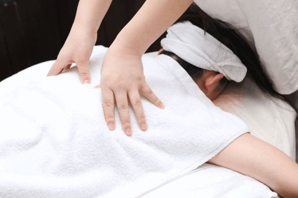 光谷天地碧媭·瘦 古法瘦身減肥店精油開背舒服嗎 精油開背的功效和作用 光谷天地碧媭·瘦 古法瘦身減肥店精油開背舒服嗎 精油開背的功效和作用