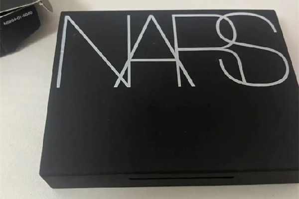 nars大白餅怎么辨別真假 nars大白餅會(huì)自帶粉撲嗎 nars大白餅怎么辨別真假 nars大白餅會(huì)自帶粉撲嗎