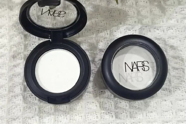 nars大白餅怎么辨別真假 nars大白餅會(huì)自帶粉撲嗎 nars大白餅怎么辨別真假 nars大白餅會(huì)自帶粉撲嗎