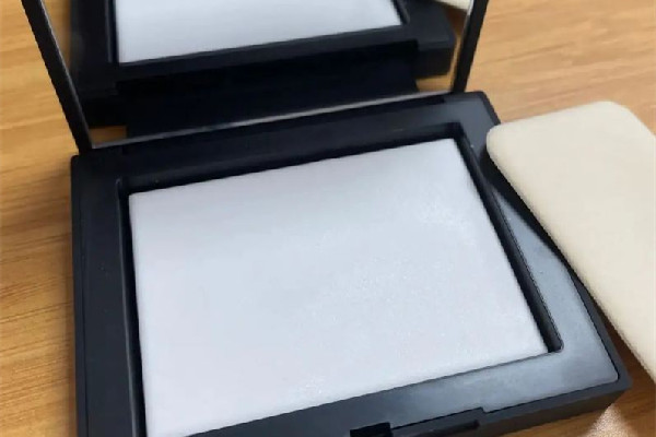 nars大白餅可以當(dāng)粉底用嗎 nars大白餅可以補(bǔ)妝嗎 nars大白餅可以當(dāng)粉底用嗎 nars大白餅可以補(bǔ)妝嗎