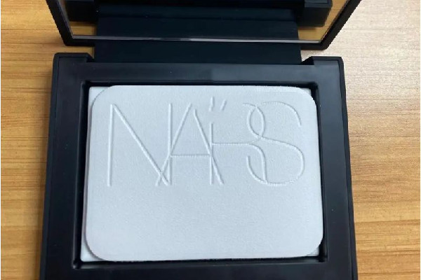 nars大白餅有幾個(gè)色號(hào) nars大白餅有細(xì)閃嗎