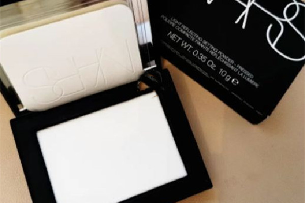 nars大白餅怎么辨別真假 nars大白餅會(huì)自帶粉撲嗎 nars大白餅怎么辨別真假 nars大白餅會(huì)自帶粉撲嗎