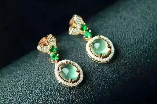 葡萄石怎么判斷好不好 葡萄石顏色深好還是淺好 葡萄石怎么判斷好不好 葡萄石顏色深好還是淺好