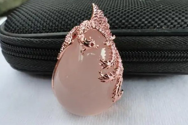 芙蓉石顏色越粉越好嗎 芙蓉石顏色深的好還是淺的好 芙蓉石顏色越粉越好嗎 芙蓉石顏色深的好還是淺的好