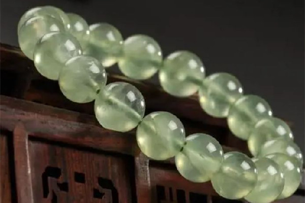 葡萄石手串價(jià)格 葡萄石手串有收藏價(jià)值嗎 葡萄石手串價(jià)格 葡萄石手串有收藏價(jià)值嗎