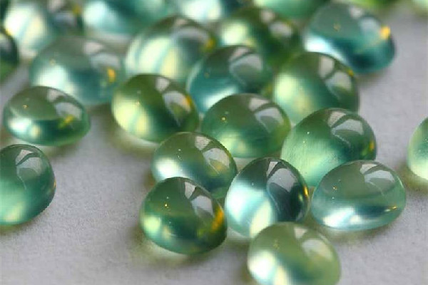 葡萄石怎么判斷好不好 葡萄石顏色深好還是淺好 葡萄石怎么判斷好不好 葡萄石顏色深好還是淺好