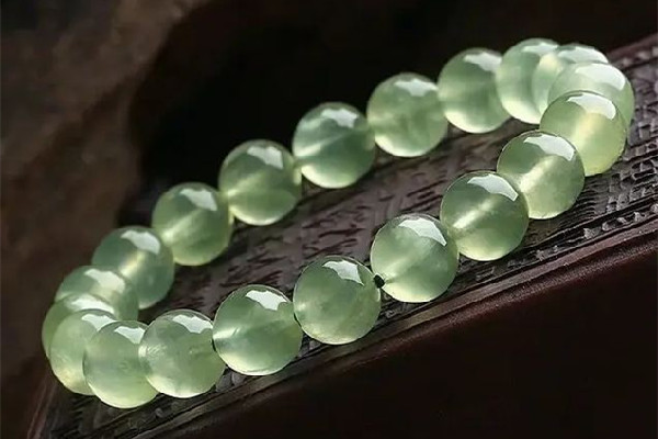 葡萄石值錢嗎 葡萄石什么顏色的最好 葡萄石值錢嗎 葡萄石什么顏色的最好