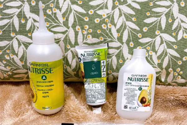 染發(fā)劑是泡泡的好還是染發(fā)膏好 染發(fā)劑和染發(fā)膏有什么區(qū)別 染發(fā)劑是泡泡的好還是染發(fā)膏好 染發(fā)劑和染發(fā)膏有什么區(qū)別