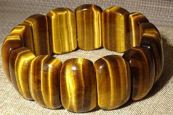 虎眼石適合什么生肖戴 虎眼石適合屬虎人帶嗎 虎眼石適合什么生肖戴 虎眼石適合屬虎人帶嗎