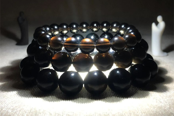 黑曜石價格一般在多少錢 黑曜石屬于什么樣的石頭 黑曜石價格一般在多少錢 黑曜石屬于什么樣的石頭