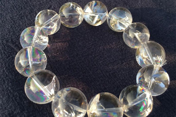 白水晶是有棉絮好還是沒有棉絮好 白水晶買什么樣的比較好 白水晶是有棉絮好還是沒有棉絮好 白水晶買什么樣的比較好