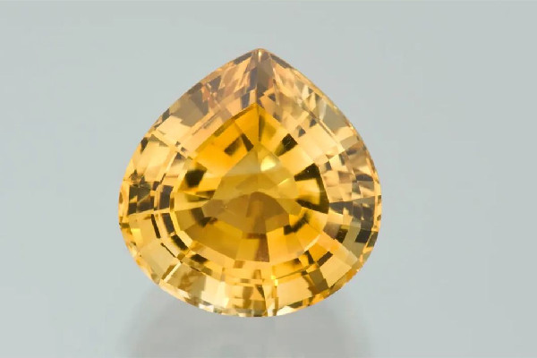 黃水晶適合什么樣的人佩戴 黃水晶適合戴在哪只手上 黃水晶適合什么樣的人佩戴 黃水晶適合戴在哪只手上