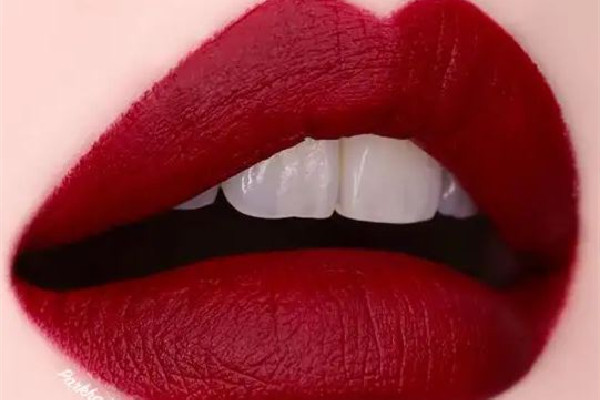 啞光口紅好還是滋潤(rùn)口紅好 啞光口紅會(huì)不會(huì)很干 啞光口紅好還是滋潤(rùn)口紅好 啞光口紅會(huì)不會(huì)很干