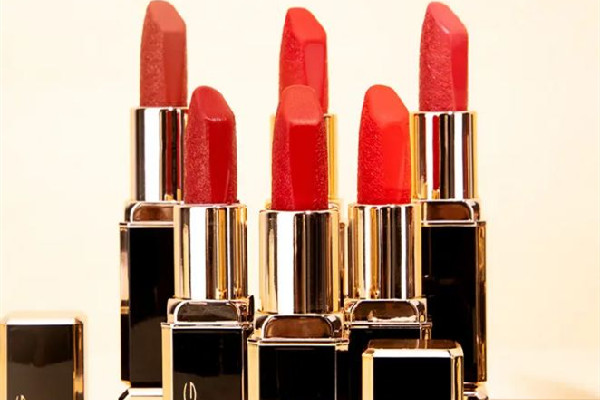 啞光口紅有點干怎么辦 啞光口紅干皮能用嗎 啞光口紅有點干怎么辦 啞光口紅干皮能用嗎