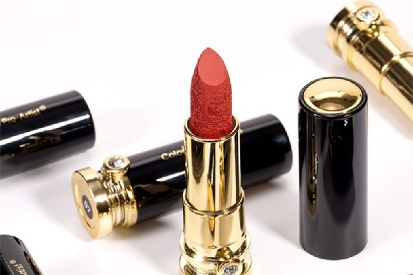 絲絨口紅是干的還是潤的 絲絨口紅會不會干 絲絨口紅是干的還是潤的 絲絨口紅會不會干